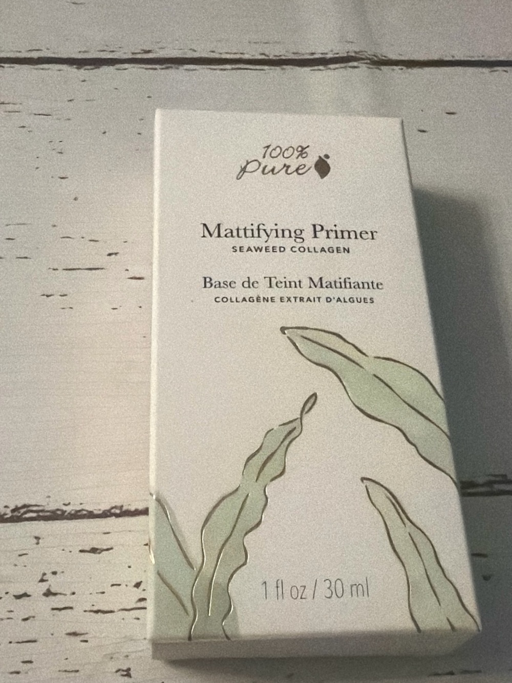100% Pure Mattifying Primer with Seaweed Collagen - White and Green Accents